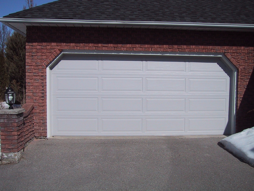 Garage Door Repair In Barrington Il Woodfield Doors A Common Garage Door Maintenance Issue 55a1e0c4e5ab74347062422989c13864
